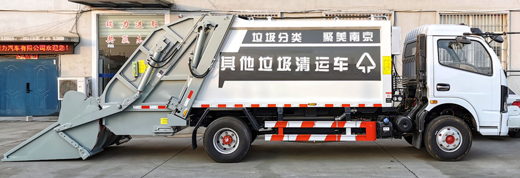 东风多利卡8方压缩垃圾车